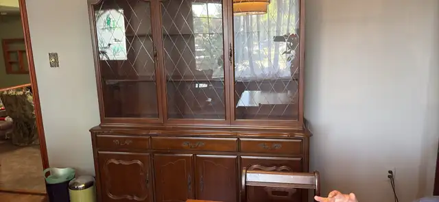 vintage hutch in Hutches & Display Cabinets in Chatham-Kent - Image 2