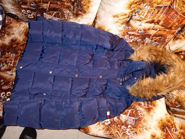 Women's Coats in Women's - Tops & Outerwear in Kitchener / Waterloo - Image 4