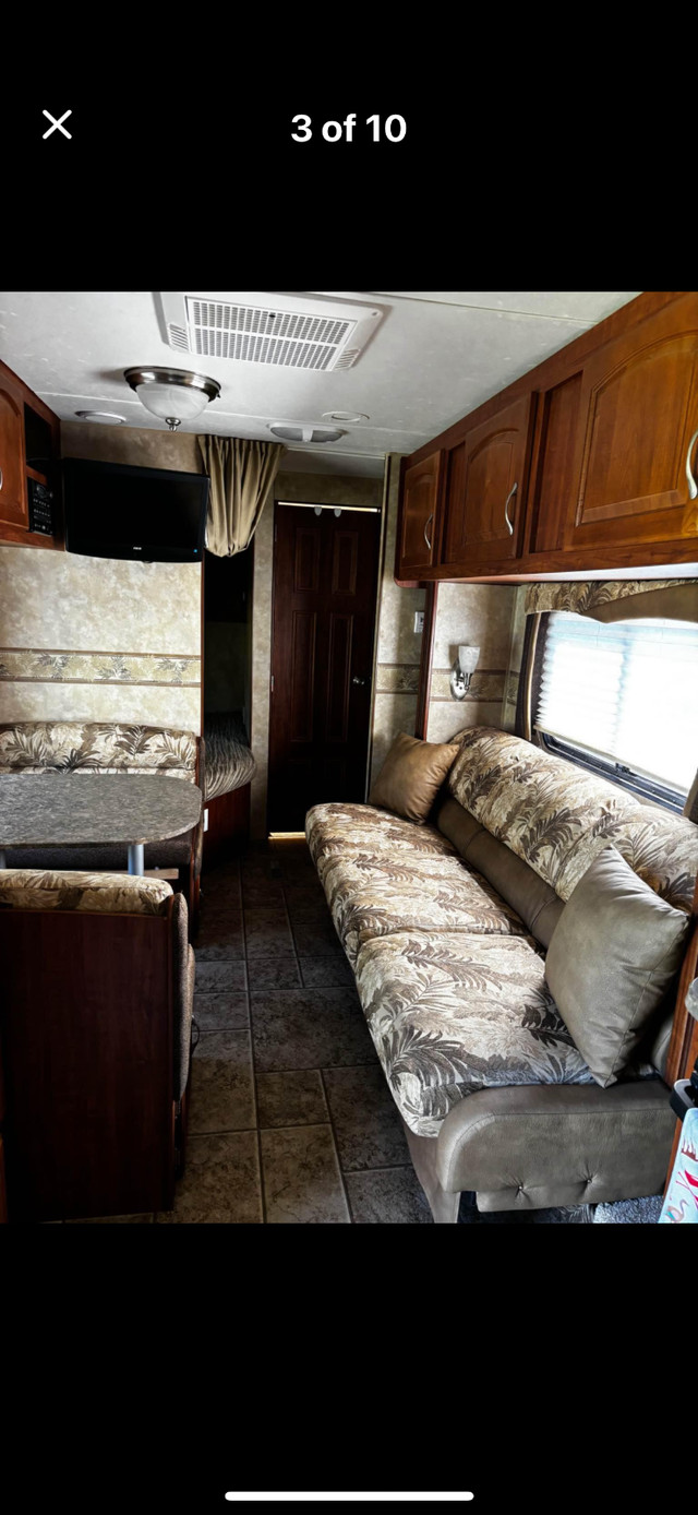 2010 jayco 29 bhs holiday trailer in Travel Trailers & Campers in Edmonton - Image 2