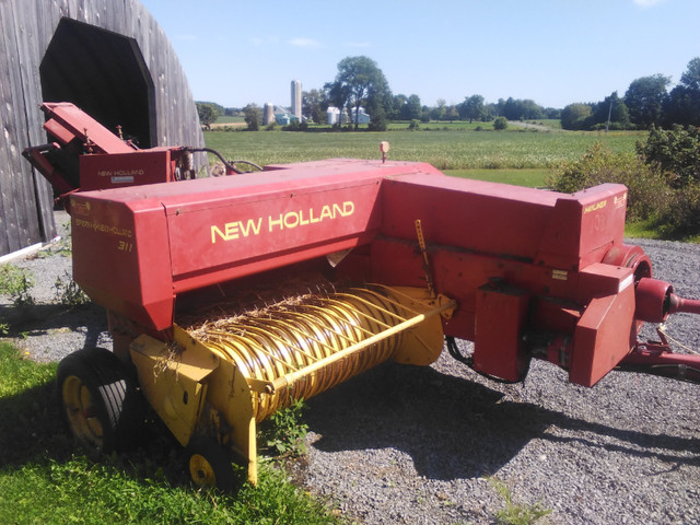 New Holland 311 baler with thrower | Farming Equipment | Cornwall | Kijiji