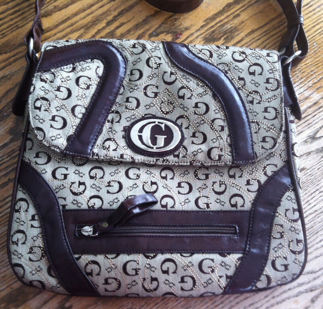 MAGNIFIQUE SACOCHE GUESS BAG in Women's - Bags & Wallets in Gatineau - Image 3