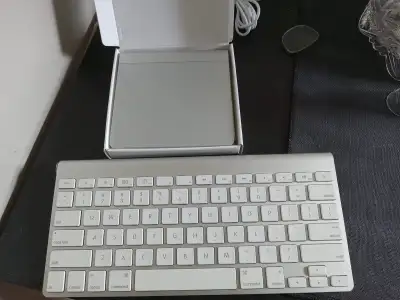 apple wireless keyboard and magic trackpad - as is, View more