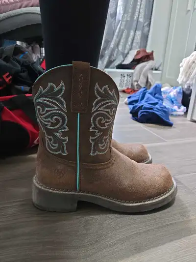 women's 9b ariat cowboy boots, View more