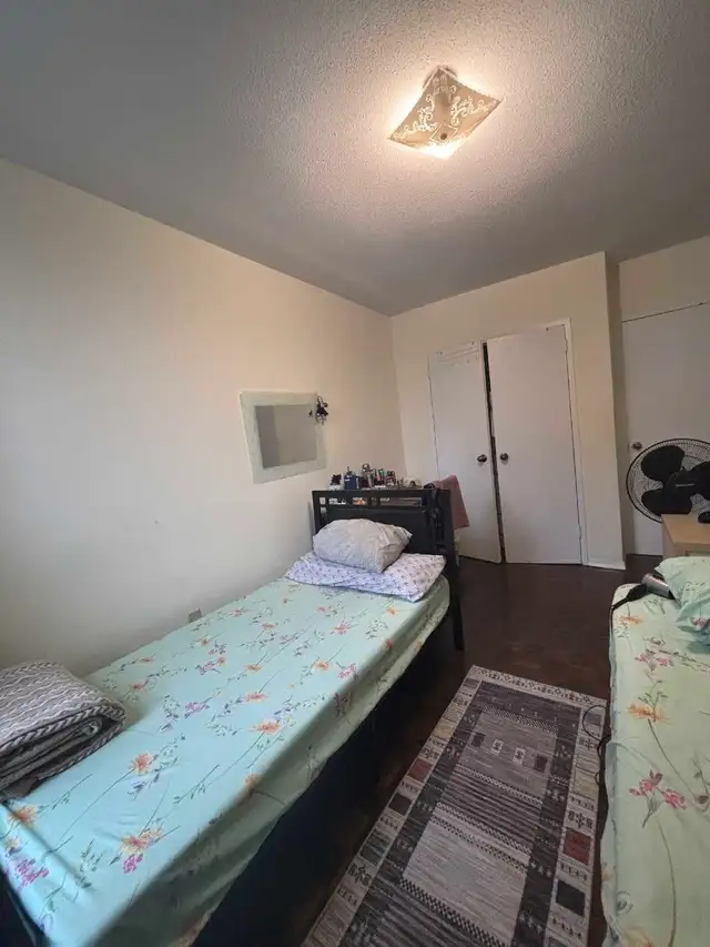 room  for rent available ASAP