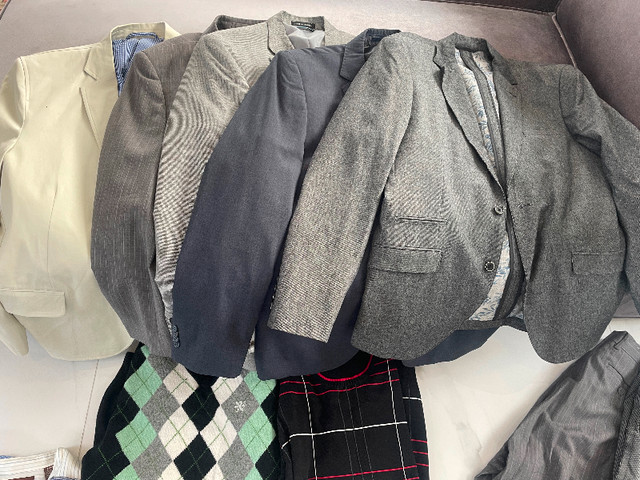 Lot de vêtements homme pantalons chemises habits vestons dans Hommes  à Saint-Jean-sur-Richelieu - Image 2