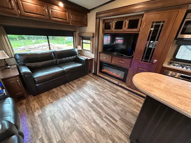 2019 Grand Design Reflection model 337RLS in Travel Trailers & Campers in Annapolis Valley - Image 5