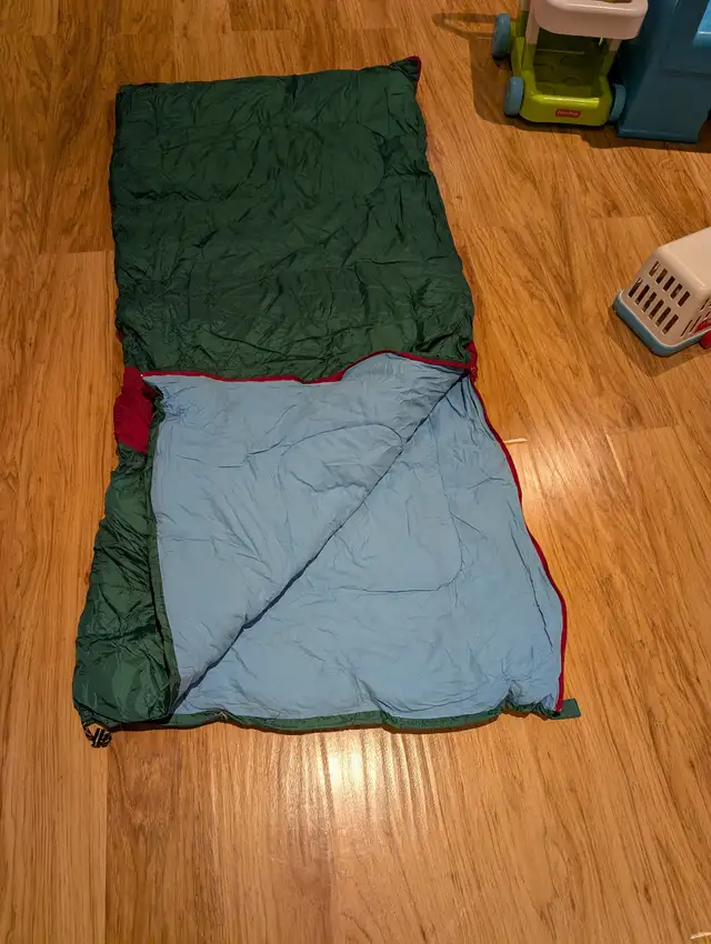 Reversible Green & Red Sleeping bag and waterproof bag in Fishing, Camping & Outdoors in Ottawa - Image 3