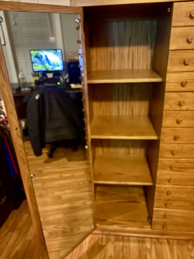 Tall Stand Up Dresser in Dressers & Wardrobes in Oakville / Halton Region - Image 9
