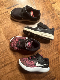 Espadrilles Nike bébé fille 6 et 7 (2 paires pour 20$)