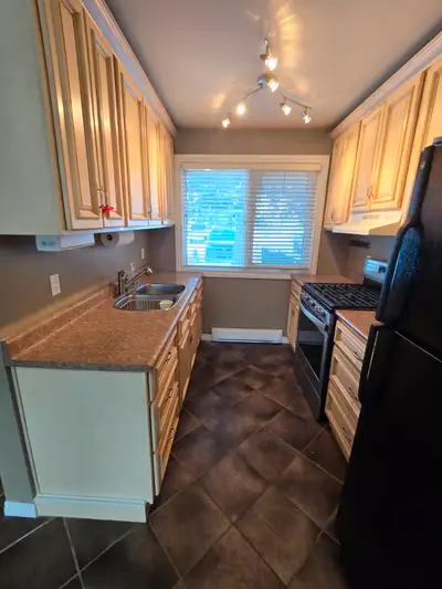 FOR SALE 4 Bedroom (converted to 3 making a large master suite...can be made back into 4 bedroom eas...