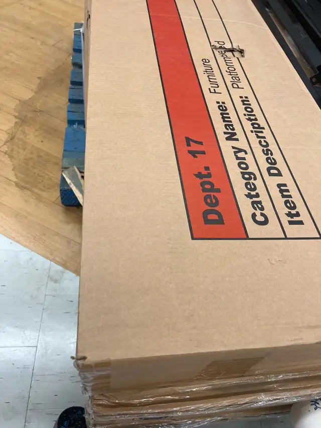 Queen bed in box in Beds & Mattresses in Markham / York Region - Image 2