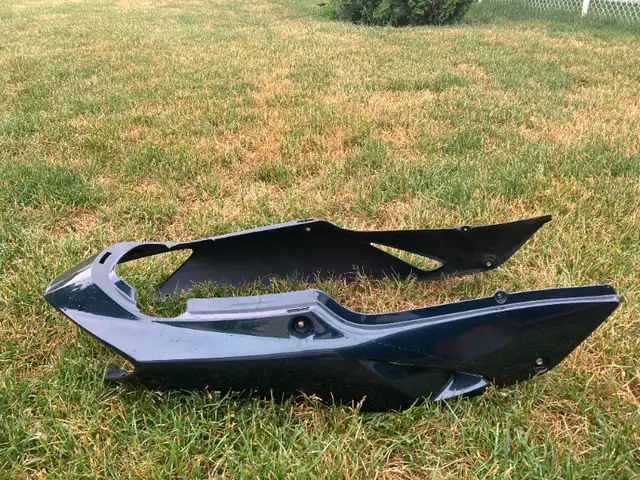 Honda VFR Fairing arrière in Motorcycle Parts & Accessories in Laval / North Shore - Image 2