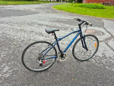 Works well this 21 speed bike with 29" wheels and 19" frame best for someone 5'3" or taller is ready...