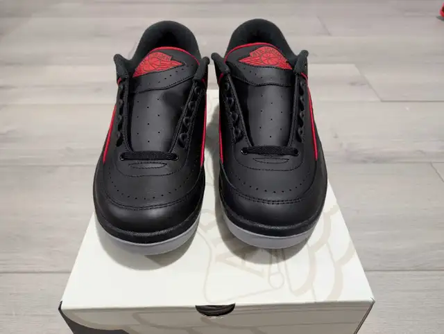 DS Jordan "Christmas" 2 Low - Size 9.5 in Men's Shoes in Mississauga / Peel Region - Image 3
