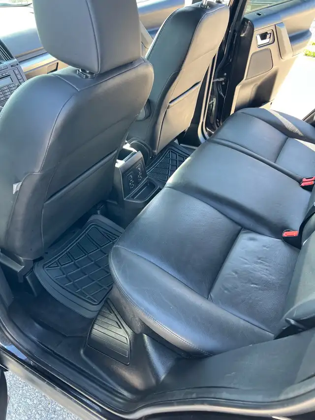Land Rover LR2555661537691586567