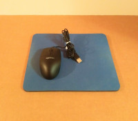USB Wired Computer Mouse (Amazon Basics) with Mouse Pad