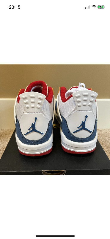 Jordan 4 messy room size 4y-5.5 women and size 6.5y -8 women dans Femmes - Chaussures  à Laval/Rive Nord - Image 2