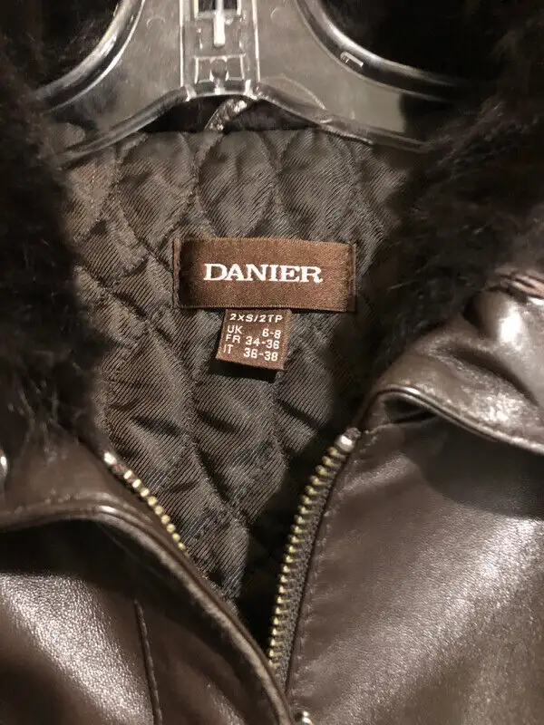 Danier, brown winter leather jacket in Women's - Tops & Outerwear in Cambridge - Image 3