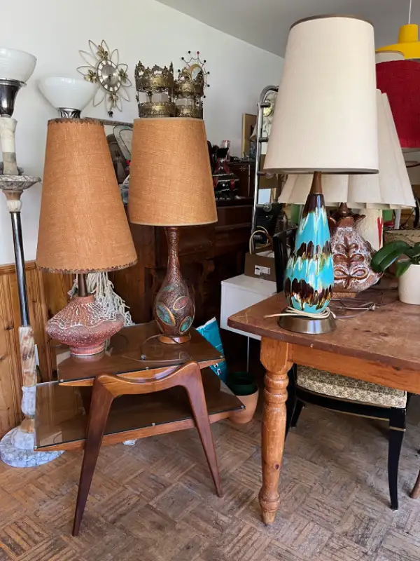 Beautiful MCM Lamp 1970 lampe vintage in Indoor Lighting & Fans in City of Montréal - Image 4
