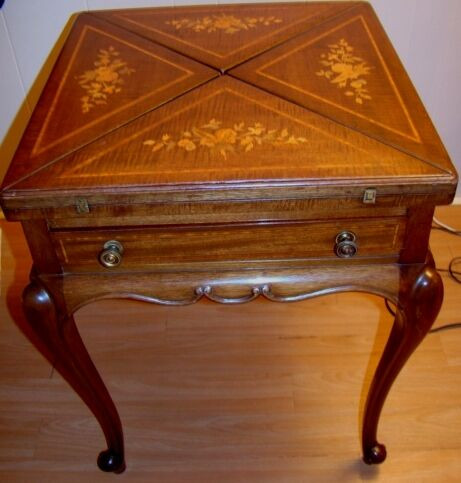 antique belle table a poker pour jouer  de 1850 a 1900 victorien dans Art et objets de collection  à Rimouski / Bas-St-Laurent - Image 2