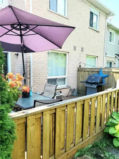 Private room for rent in a townhouse in Mississsauga