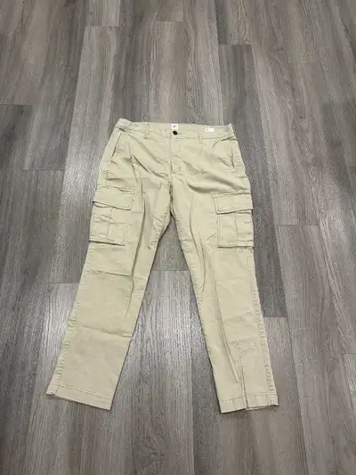 GAP Cargo Khaki Light Brown Pants Side Pockets Straight Leg Size: Men's 36x30 Condition: Brand New C...