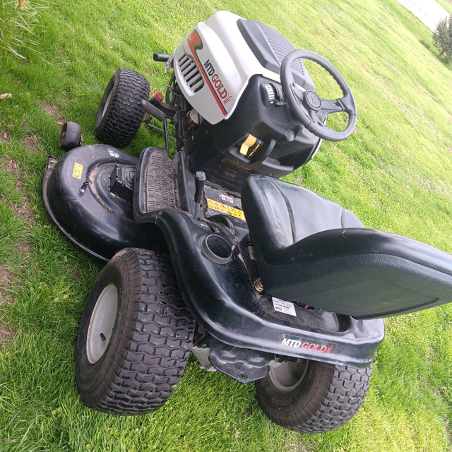 MTD Gold 20HP Kohler Hydro Riding Lawnmower A1 in Lawnmowers & Leaf Blowers in London - Image 3