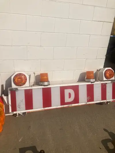 wide load sign and 8 lights