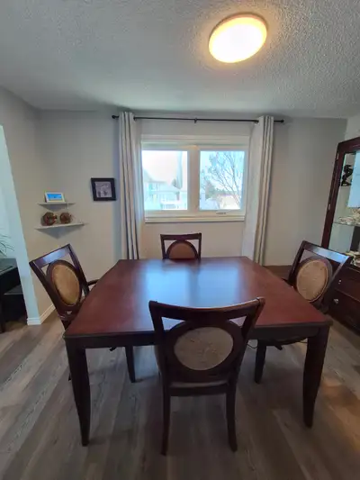 Solid wood family sized dining room table with 6 chairs, 2 leaves L-60" W-46" H-30" Each leaf is 18"...