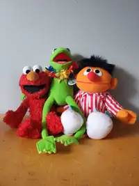 SESAME STREET Tickle me Elmo, Talking Ernie, Kermit Frog Plushes
