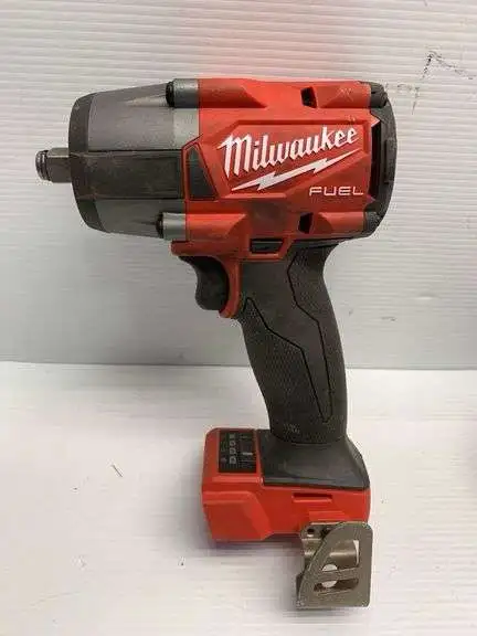 Milwaukee Impact Wrench in Power Tools in Mississauga / Peel Region - Image 2