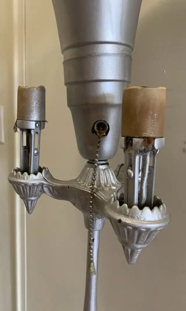 Antique Floor Lamp w/3 lamp sockets in Indoor Lighting & Fans in Oshawa / Durham Region - Image 6