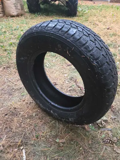 Barely used tires. Hankok 225/65 R16 100T Winter tires