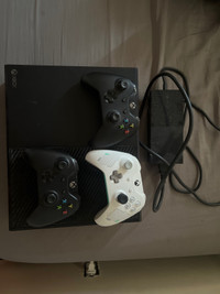 Xbox one plus 3 controllers