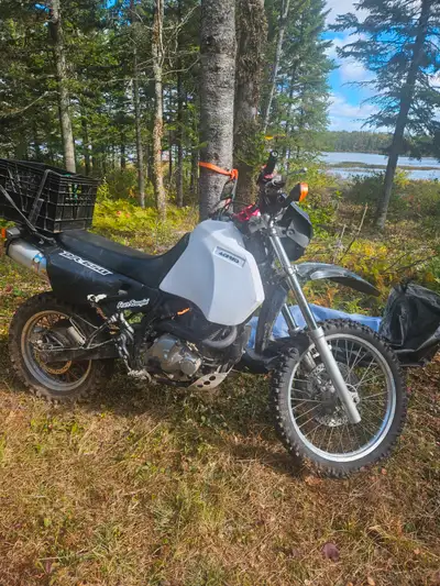 Just been safetied Suzuki 1994 dr650 will trade for a sport bike having cash on either side..... $33...
