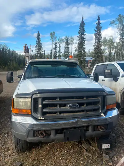 2000 F-550 7.3 diesel 2wd manual transmission Crane Large welder New batteries with 3 year warranty...