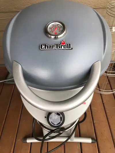 Weber electric BBQ, hardly used and in excellent condition. Comes with cover and instruction booklet...