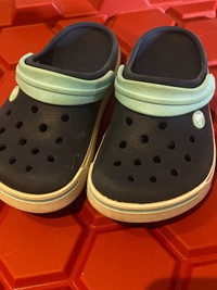 Crocs ( like new)