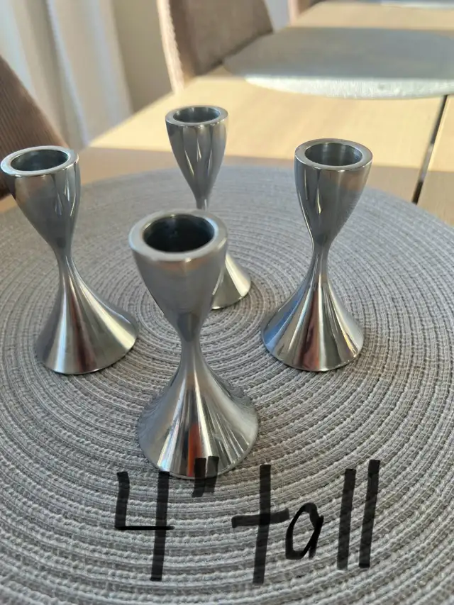 2 SETS OF CANDLE HOLDERS62864365951362120