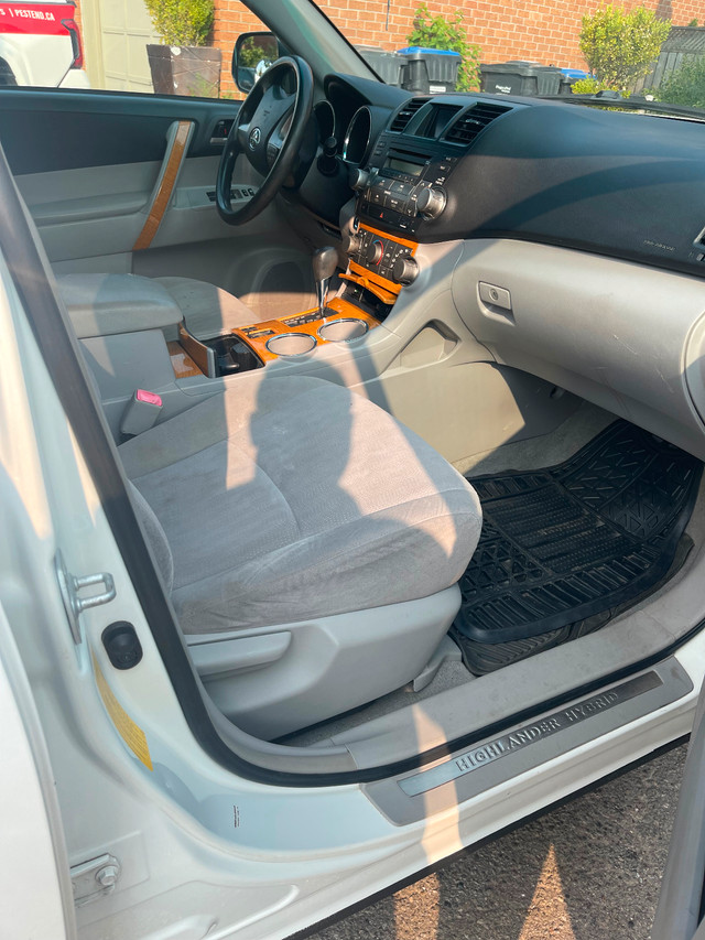 Toyota highlander hybrid 2008 in Cars & Trucks in Mississauga / Peel Region - Image 4