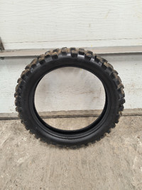 PNEU MOTOCROSS DUNLOP D606. GRANDEUR : 120/90/18