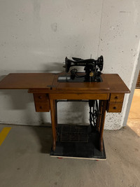 Singer electric sewing machine 15-90