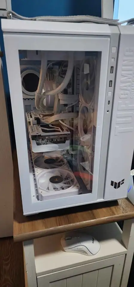 Beautiful white gaming/studio PC in Desktop Computers in Edmonton - Image 8