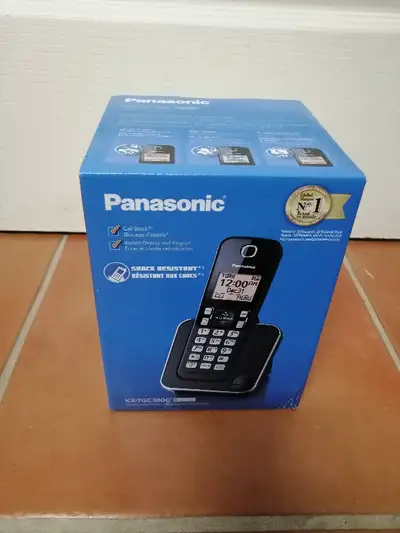 Téléphone sans fil avec afficheur Panasonic KXTGC380C dans l'emballage Jamais utilisé