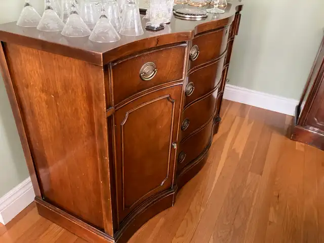 Antique Mahogany Sideboard me in Other in Markham / York Region - Image 3