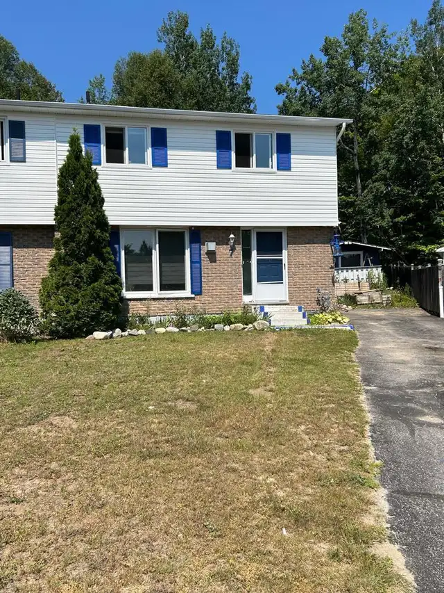 3 bedroom home for rent in Elliot Lake
