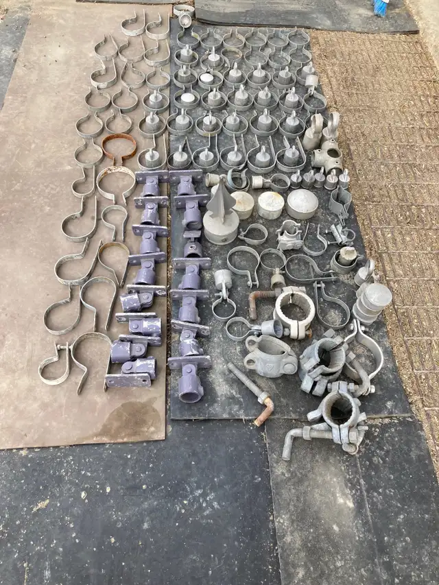 Fencing brackets .64520003994370121