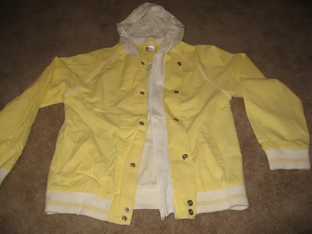 Youth Kingkow Yellow Ombre Jacket in Kids & Youth in City of Toronto - Image 6