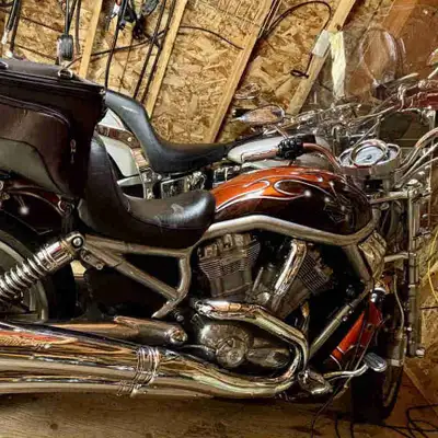 Amazing tribute bike !! one of only 1400 ever built…. screaming Eagle engine 130 HP; comes with orig...