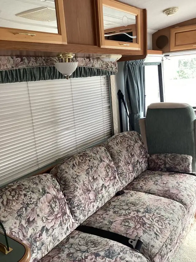 1999 Fleetwood Storm Motorhome in RVs & Motorhomes in Williams Lake - Image 5